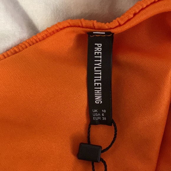 PrettyLittleThing Burnt Orange Crinkle V Front Bikini Bottom - Picture 3 of 5